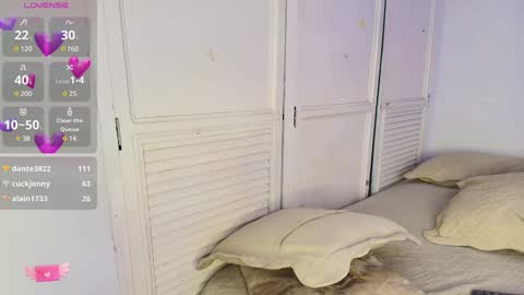 Snapshot of julieta_aguilar chatting on December 20, 2024, 11:47 pm Juli online show from December 20, 2024, 11:47 pm