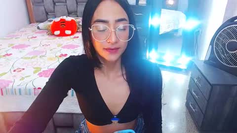 julieta art1 online show from February 13, 2025, 10:33 pm