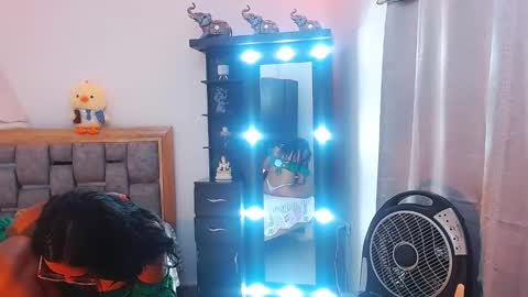 julieta art1 online show from February 18, 2025, 2:05 am