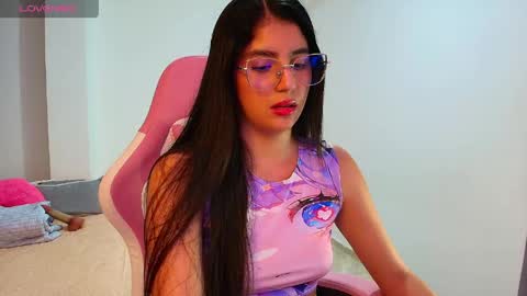 julieta_rose19 online show from April 16, 2026, 12:33 am