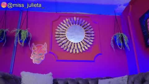  Julieta  online show from May 25, 2026, 11:49 am