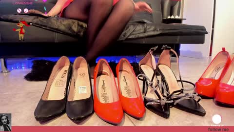 Snapshot of julieta_wall2 chatting on December 11, 2024, 12:33 am Julieta wall online show from December 11, 2024, 12:33 am