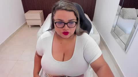 Snapshot of julietacarson chatting on June 2, 2026, 7:16 pm J U L IE T A online show from June 2, 2026, 7:16 pm