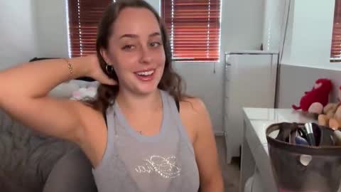 Snapshot of julietmills chatting on November 12, 2025, 9:14 pm Juliet online show from November 12, 2025, 9:14 pm