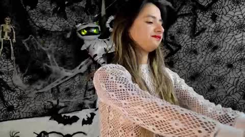 Julietta Jackson online show from October 24, 2025, 8:05 pm