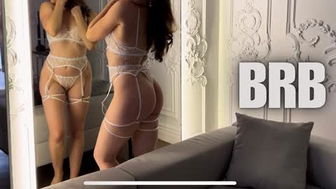 Snapshot of juliette_junson chatting on December 12, 2024, 6:53 pm Julie online show from December 12, 2024, 6:53 pm