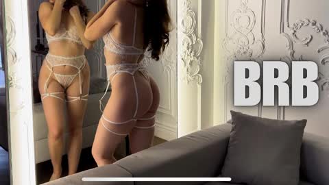 Snapshot of juliette_junson chatting on February 9, 2025, 3:56 pm Julie online show from February 9, 2025, 3:56 pm