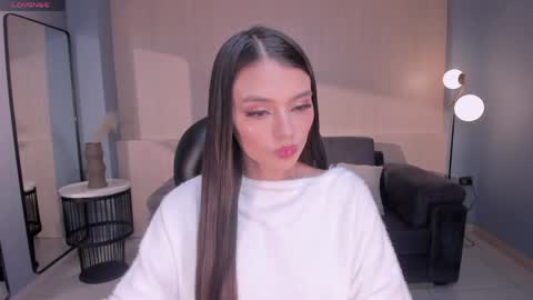 Juliette Moreau online show from April 3, 2026, 8:07 pm