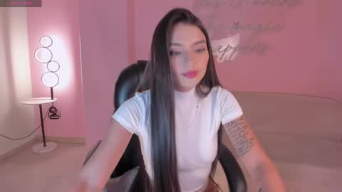 Snapshot of juliettemoreaux chatting on May 9, 2026, 7:30 pm Juliette Moreau online show from May 9, 2026, 7:30 pm