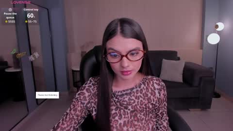 Snapshot of juliettemoreaux chatting on May 12, 2026, 7:44 pm Juliette Moreau online show from May 12, 2026, 7:44 pm