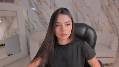 Snapshot of juliettemoreaux chatting on May 18, 2026, 6:47 pm Juliette Moreau online show from May 18, 2026, 6:47 pm
