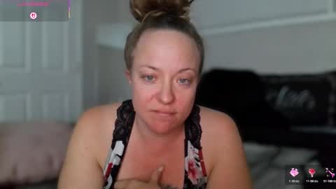 Juli Monroe online show from November 7, 2025, 3:06 am