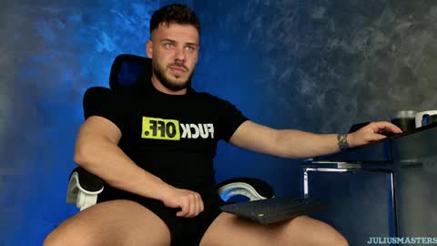 JULiUS   online show from April 7, 2026, 7:03 pm