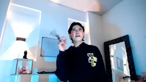 jullian online show from June 25, 2026, 7:51 pm