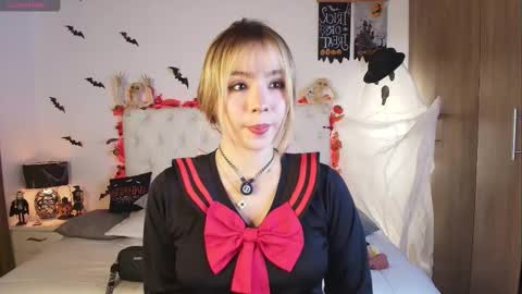 Snapshot of jullianapriv_ chatting on October 8, 2025, 2:36 pm jullianapriv_ online show from October 8, 2025, 2:36 pm