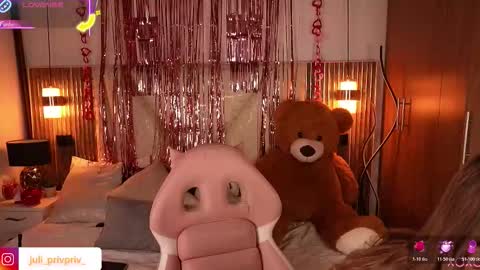 jullianapriv_ online show from February 18, 2026, 2:02 pm