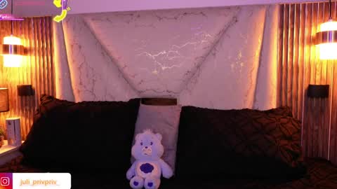 jullianapriv_ online show from March 25, 2026, 3:07 pm