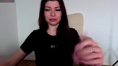 Jully online show from March 21, 2026, 1:58 pm