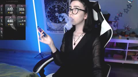 Snapshot of julscinamon chatting on December 6, 2024, 4:17 pm Baroness Von Cringe online show from December 6, 2024, 4:17 pm