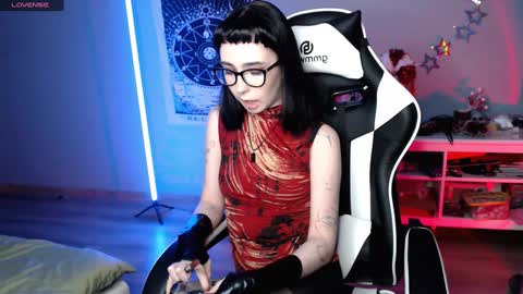 Snapshot of julscinamon chatting on January 3, 2025, 6:14 pm Baroness Von Cringe online show from January 3, 2025, 6:14 pm