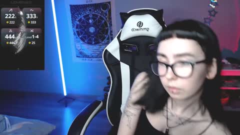 Snapshot of julscinamon chatting on January 13, 2025, 7:21 pm Baroness Von Cringe online show from January 13, 2025, 7:21 pm