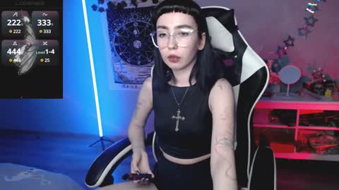 Snapshot of julscinamon chatting on January 25, 2025, 7:49 pm Baroness Von Cringe online show from January 25, 2025, 7:49 pm