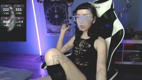 Snapshot of julscinamon chatting on February 10, 2025, 4:58 pm Baroness Von Cringe online show from February 10, 2025, 4:58 pm