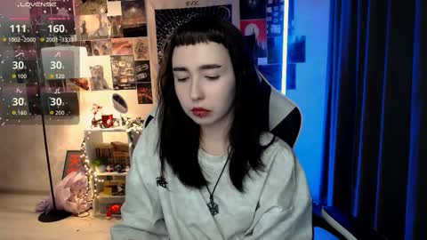 Snapshot of julscinamon chatting on September 11, 2025, 2:50 pm Baroness Von Cringe online show from September 11, 2025, 2:50 pm