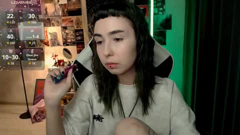 Snapshot of julscinamon chatting on September 25, 2025, 5:27 pm Baroness Von Cringe online show from September 25, 2025, 5:27 pm