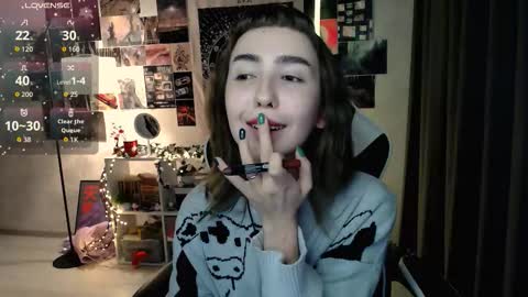 Snapshot of julscinamon chatting on September 30, 2025, 5:07 pm Baroness Von Cringe online show from September 30, 2025, 5:07 pm