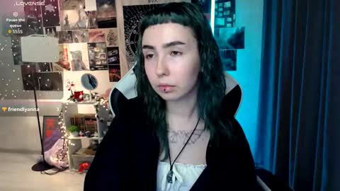 Snapshot of julscinamon chatting on October 10, 2025, 6:40 pm Baroness Von Cringe online show from October 10, 2025, 6:40 pm