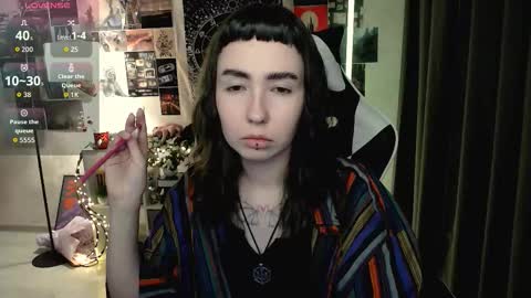 Snapshot of julscinamon chatting on November 9, 2025, 4:38 pm Baroness Von Cringe online show from November 9, 2025, 4:38 pm