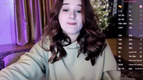 Snapshot of july_slowdive chatting on January 15, 2025, 11:10 am Julie online show from January 15, 2025, 11:10 am