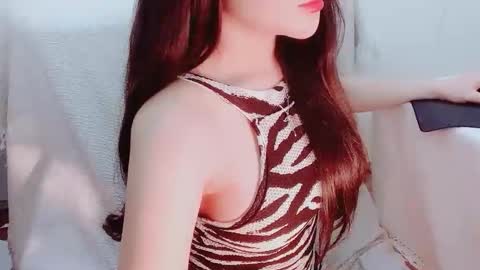 Jun online show from March 5, 2026, 9:44 pm