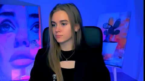 junewoods online show from December 3, 2025, 6:32 am