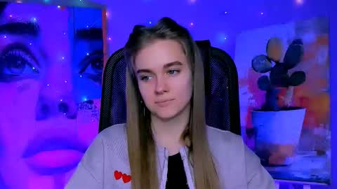 junewoods online show from December 22, 2025, 6:21 am