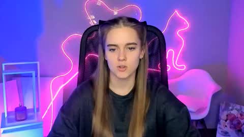 junewoods online show from February 16, 2026, 2:02 pm