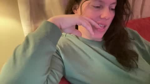 Flirty influncer online show from November 12, 2025, 11:10 am