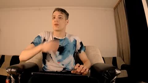 Snapshot of just_alexx12 chatting on February 12, 2025, 8:07 pm just_alexx12 online show from February 12, 2025, 8:07 pm