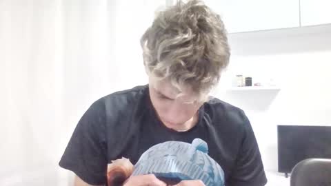 Snapshot of just_alexx12 chatting on October 14, 2025, 8:53 pm just_alexx12 online show from October 14, 2025, 8:53 pm