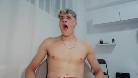 Snapshot of just_alexx12 chatting on October 16, 2025, 8:43 pm just_alexx12 online show from October 16, 2025, 8:43 pm