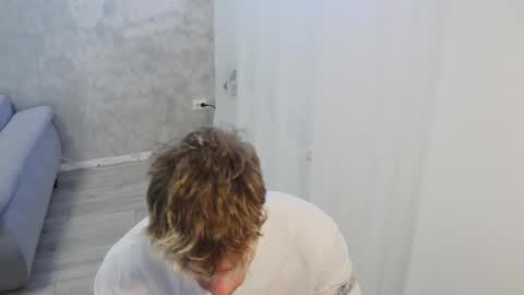 Snapshot of just_alexx12 chatting on October 22, 2025, 1:44 pm just_alexx12 online show from October 22, 2025, 1:44 pm