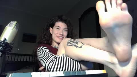 Snapshot of just_curly_ginger chatting on May 27, 2026, 6:49 pm Ginger Curly online show from May 27, 2026, 6:49 pm