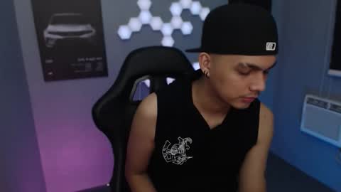 Snapshot of justagamerxxx chatting on September 24, 2025, 3:04 pm Rhys online show from September 24, 2025, 3:04 pm