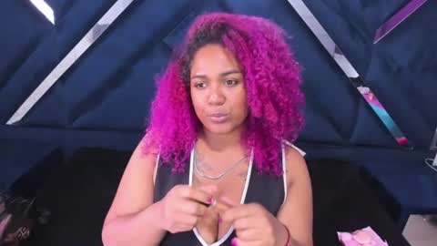 Gisselle Rate me with a thumbs up  online show from July 5, 2026, 4:36 pm
