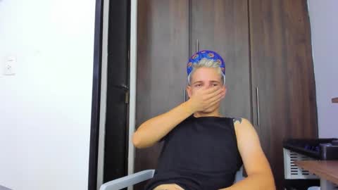 Snapshot of justin_biker chatting on November 6, 2025, 10:43 pm justin_biker online show from November 6, 2025, 10:43 pm