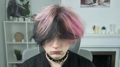 JUSTIN online show from November 12, 2025, 12:27 pm