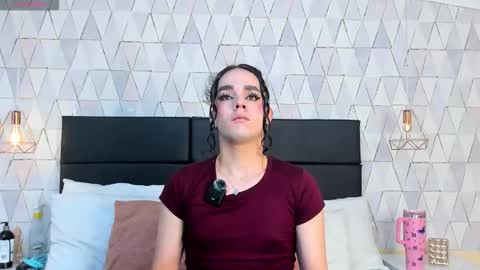 Justine online show from November 28, 2025, 3:31 am