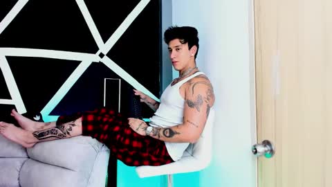 justinfuller_31 online show from October 12, 2025, 9:25 pm