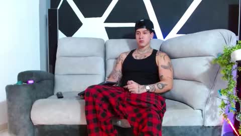 justinfuller_31 online show from November 19, 2025, 4:51 pm